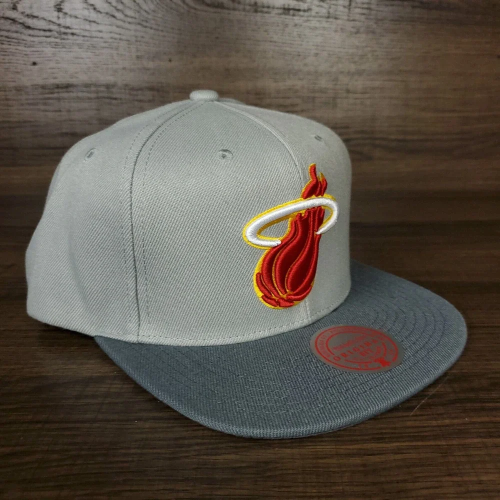 Miami Heat Mitchell‎ & Ness NBA Snapback Hat Cap 3D Logo Gray Dark Gray NWT